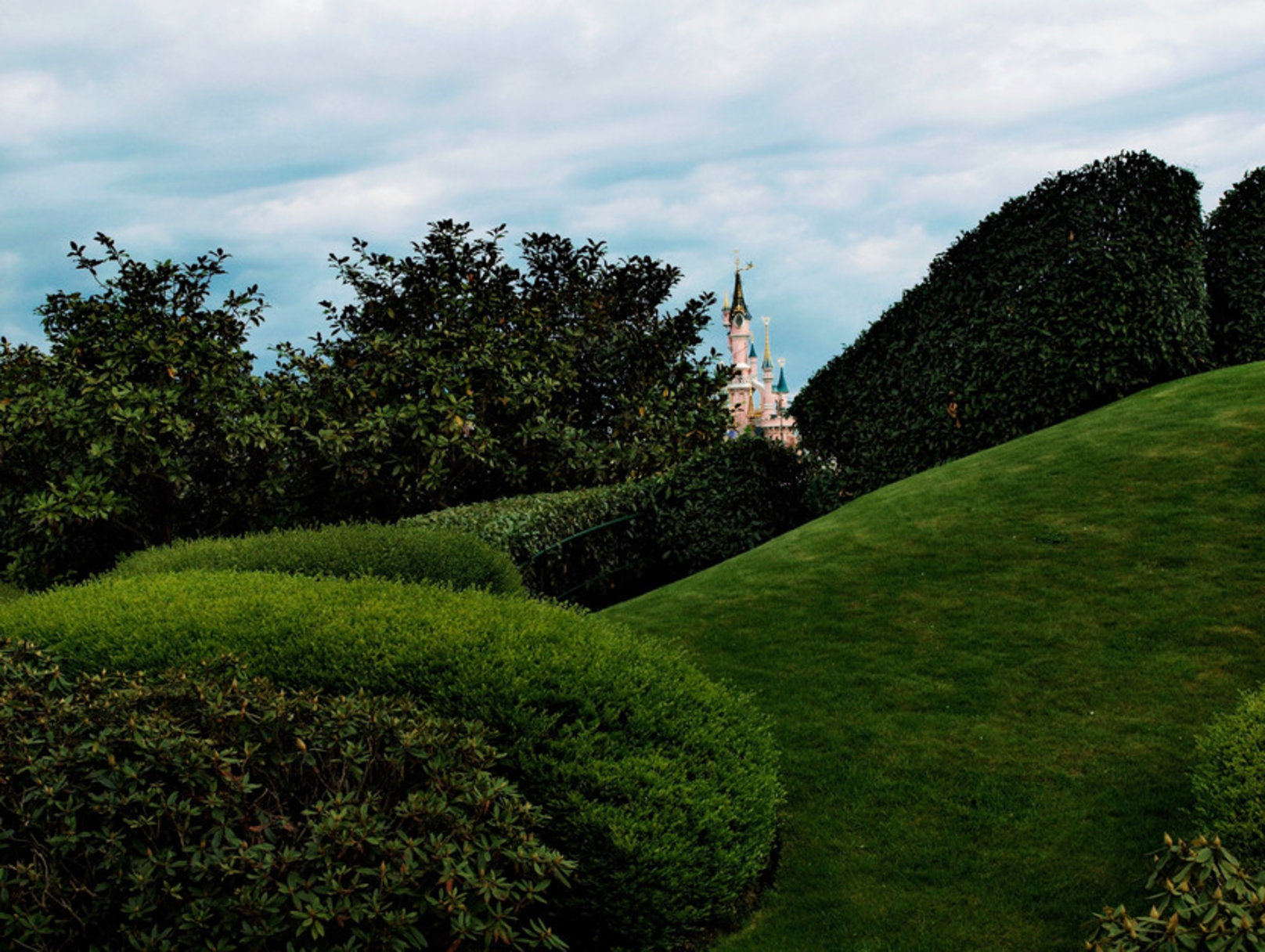 © Alex Majoli / FRANCE. Marne-la-Vallée. 2009. Disneyland Paris.