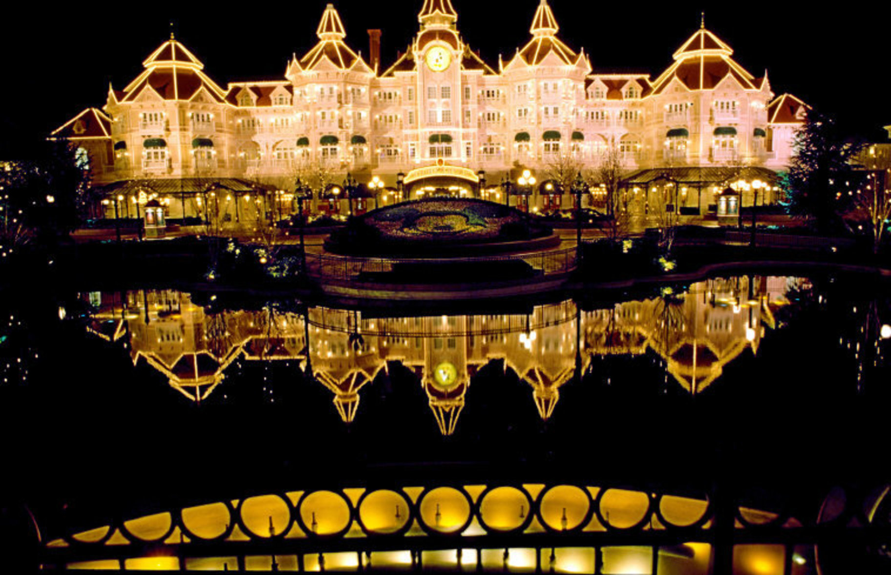 © Ferdinando Sciama / FRANCE. Val-de-Marne. 1992. Disneyland Paris.